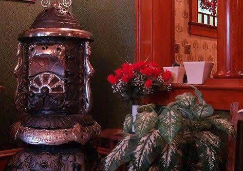 Alaska'S Capital Inn Bed And Breakfast (Adults Only) Juneau Exterior photo